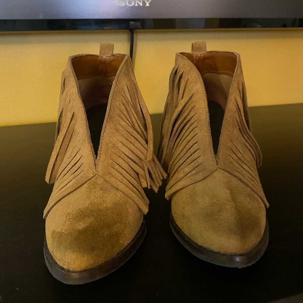 Coconuts by Matisse fringe booties sz 7